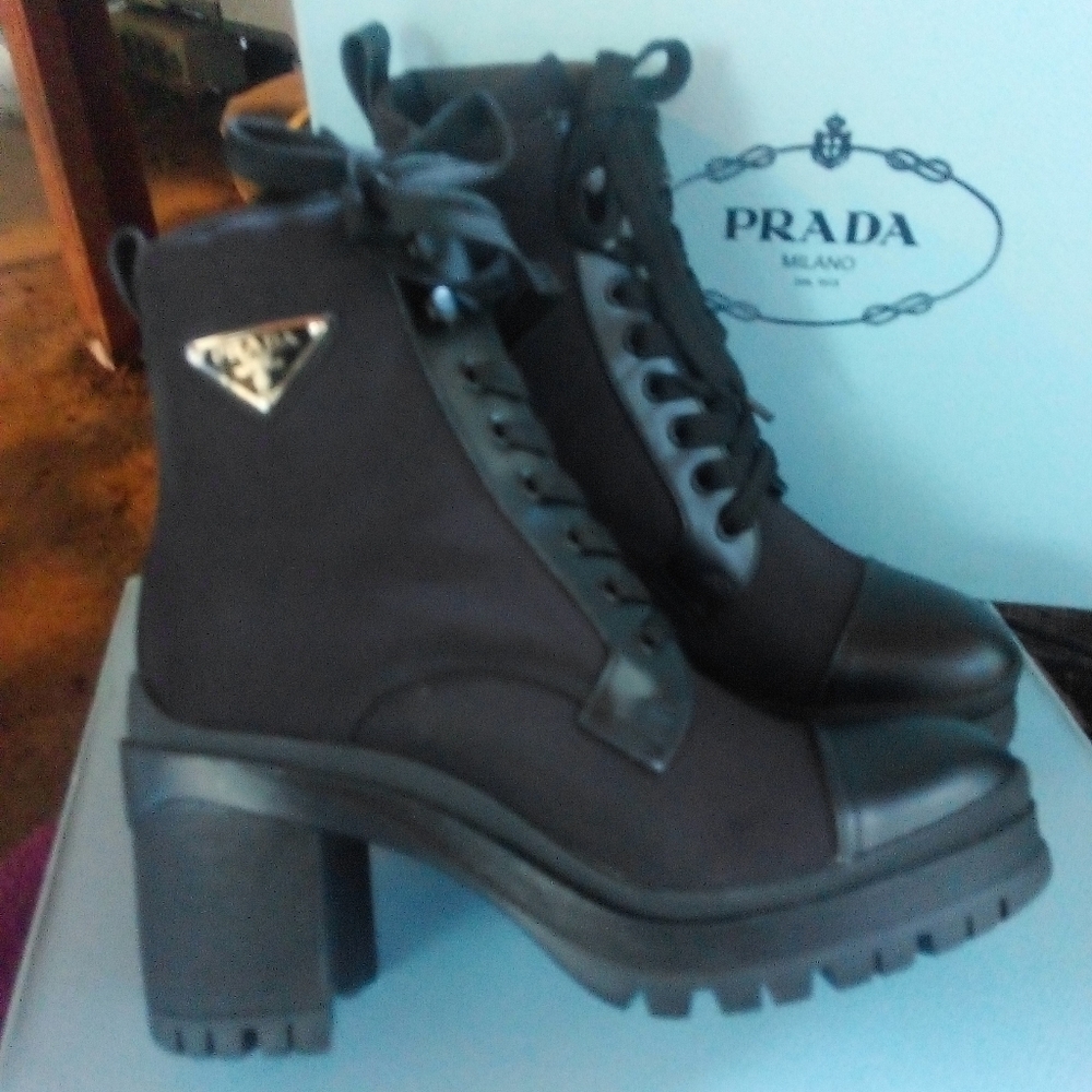 Black Prada boots size 8